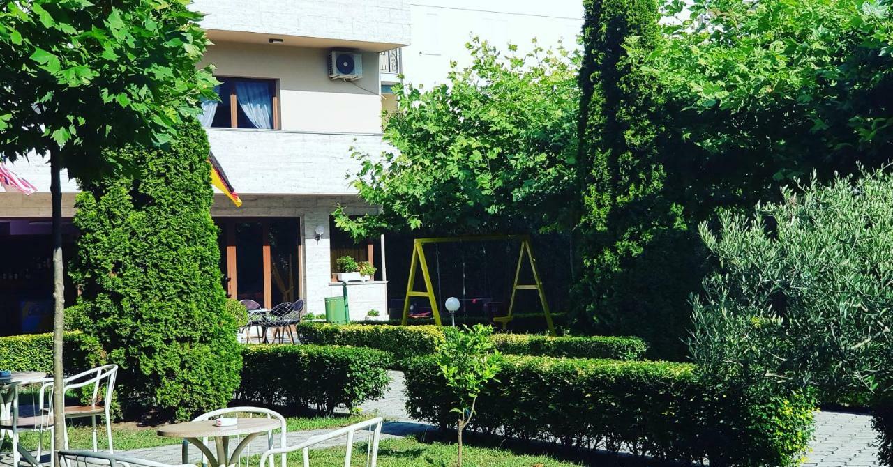 Hotel Ambasador Garden Lezhe Exterior photo